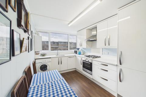 undefined, Mountbatten Square, Ward Royal, Windsor, Berkshire, SL4