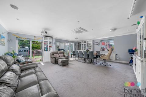 undefined, Faber Gardens, London