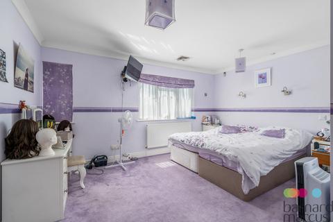 undefined, Faber Gardens, London