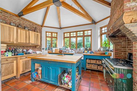 4 bedroom semi-detached house for sale, Ravensdale Avenue, London