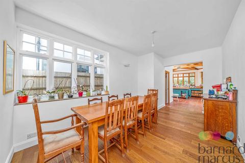 4 bedroom semi-detached house for sale, Ravensdale Avenue, London