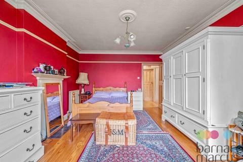 4 bedroom semi-detached house for sale, Ravensdale Avenue, London