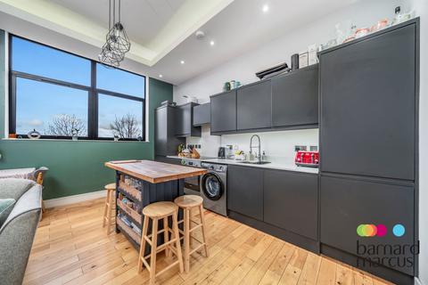 2 bedroom flat for sale, High Road, London