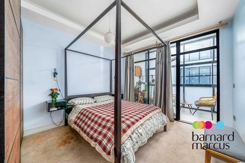 2 bedroom flat for sale, High Road, London