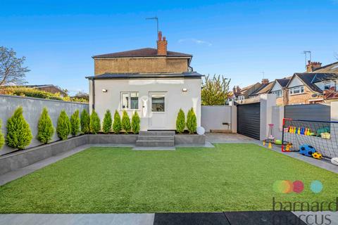 3 bedroom semi-detached house for sale, High Road, London