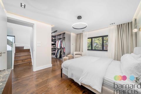 3 bedroom semi-detached house for sale, High Road, London