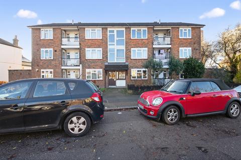 3 bedroom flat for sale, Market Place, London