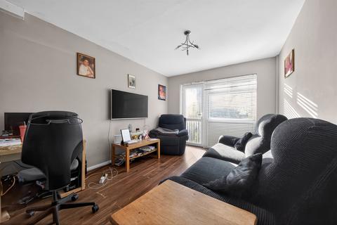 3 bedroom flat for sale, Market Place, London