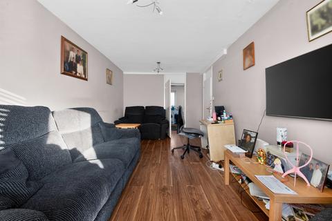 3 bedroom flat for sale, Market Place, London