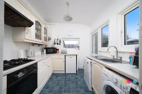 3 bedroom terraced house for sale, Horsham Avenue, London