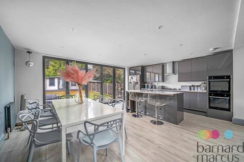 4 bedroom semi-detached house for sale, Petworth Road, London