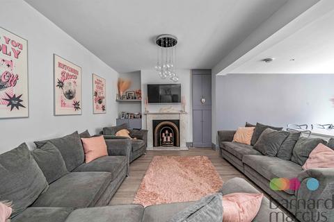 4 bedroom semi-detached house for sale, Petworth Road, London