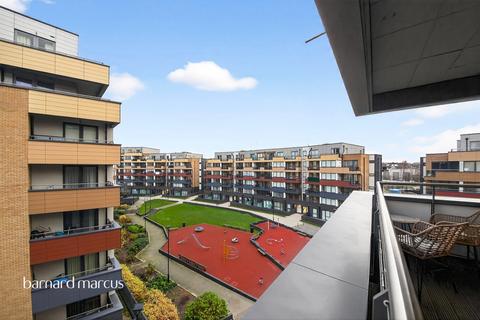 2 bedroom flat for sale, Montmorency Gardens, London