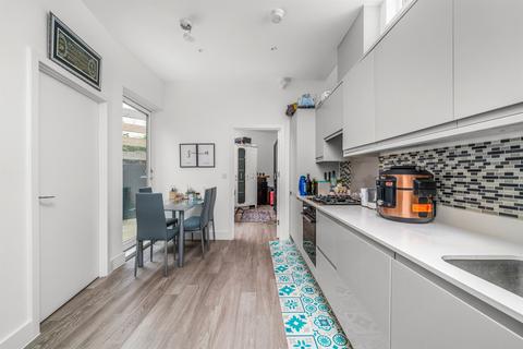 2 bedroom apartment for sale, Edgewood Mews, London