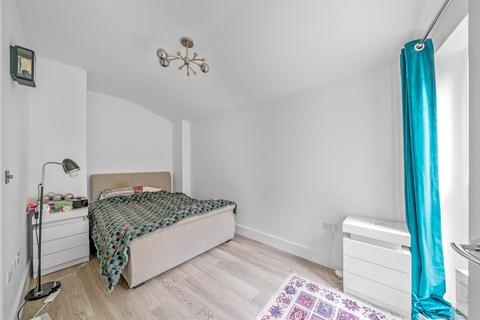 2 bedroom apartment for sale, Edgewood Mews, London