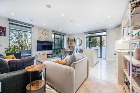 2 bedroom flat for sale, Holden Road, London