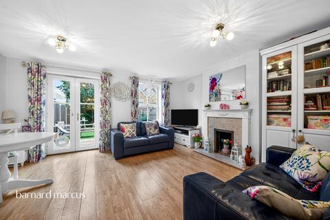 3 bedroom end of terrace house for sale, Ribblesdale Avenue, London