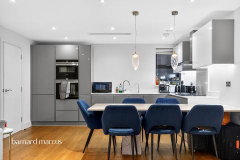 2 bedroom flat for sale, Granville Road, London