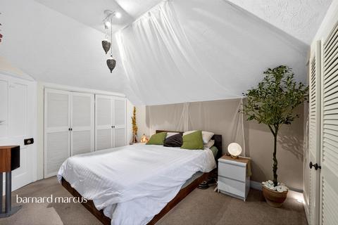 3 bedroom maisonette for sale, Claremont Avenue, New Malden