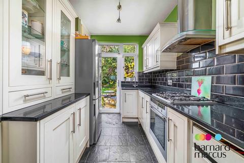 4 bedroom semi-detached house for sale, Waterfall Road, London