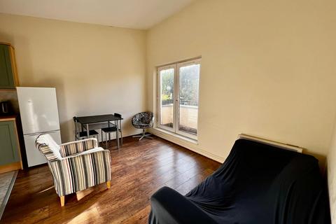 2 bedroom apartment to rent, Richmond Court, Salford, M3