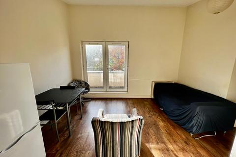 2 bedroom apartment to rent, Richmond Court, Salford, M3