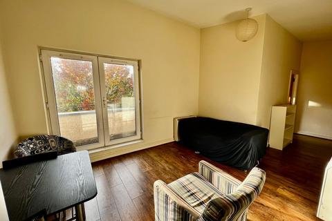 2 bedroom apartment to rent, Richmond Court, Salford, M3