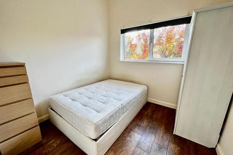 2 bedroom apartment to rent, Richmond Court, Salford, M3
