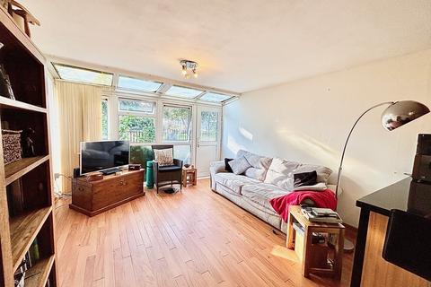 1 bedroom flat to rent, Carlton Terrace, London, E11