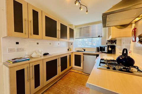 2 bedroom ground floor flat for sale, Skeaping Close, Newmarket