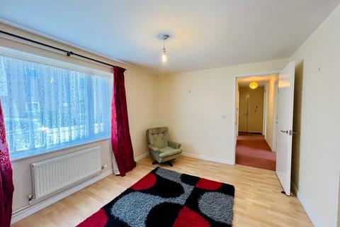 2 bedroom ground floor flat for sale, Skeaping Close, Newmarket