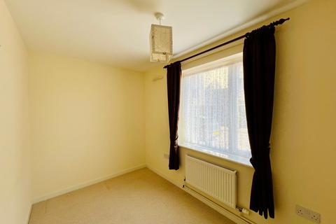 2 bedroom ground floor flat for sale, Skeaping Close, Newmarket