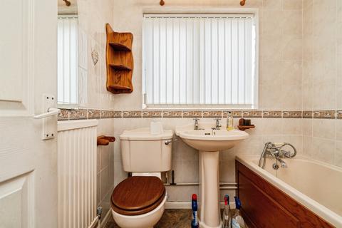 2 bedroom chalet for sale, Linacre Avenue, Norwich