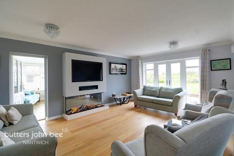 4 bedroom detached house for sale, New Road, Crewe