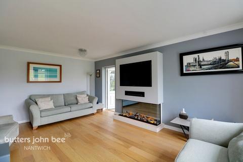4 bedroom detached house for sale, New Road, Crewe