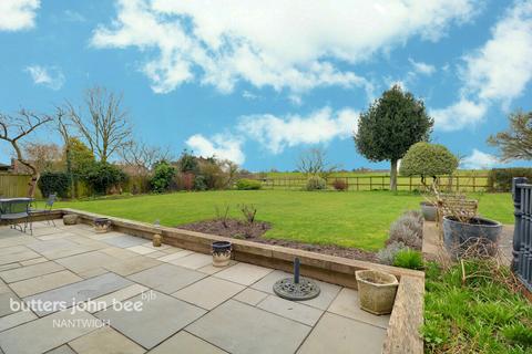 4 bedroom detached house for sale, New Road, Crewe