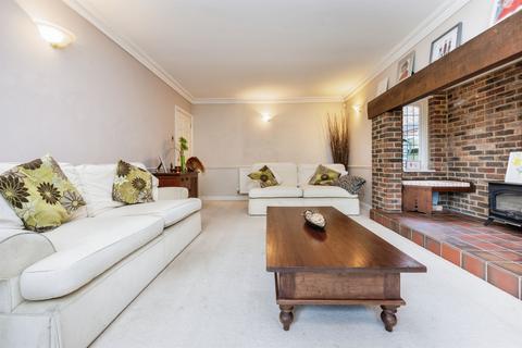 5 bedroom detached house for sale, Park Avenue, Newport Pagnell