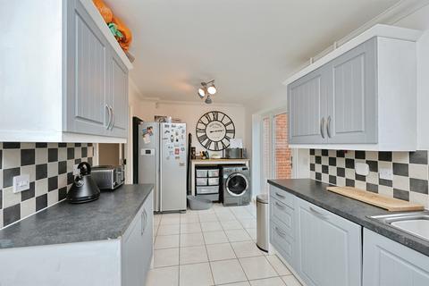 3 bedroom terraced house for sale, Kevill Davis Drive, Little Plumstead, Norwich