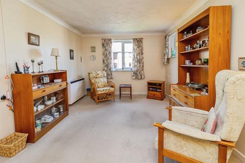 2 bedroom retirement property for sale, Lawnsmead Gardens, Newport Pagnell