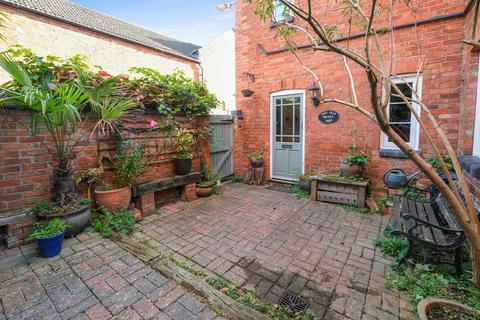 4 bedroom end of terrace house for sale, Bury Street, Newport Pagnell