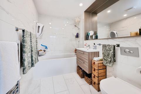 1 bedroom flat for sale, Silbury Boulevard, Milton Keynes