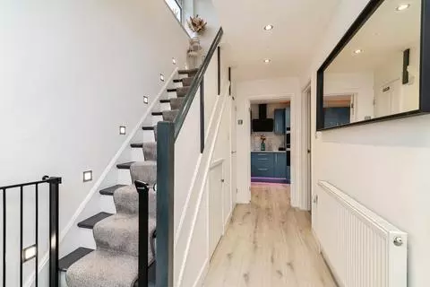 3 bedroom detached house for sale - View 2