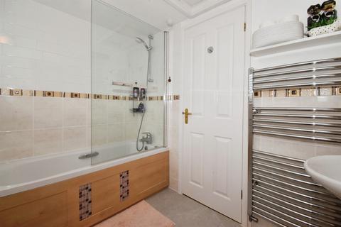 4 bedroom detached house for sale, Belleville Drive, Oadby, Leicester