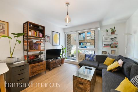 1 bedroom flat for sale, Elmington Road, London