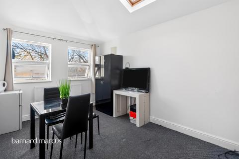 1 bedroom flat for sale, Bird In Bush Road, London