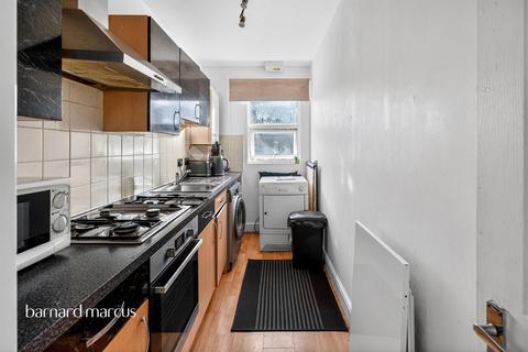 1 bedroom flat for sale, Bird In Bush Road, London