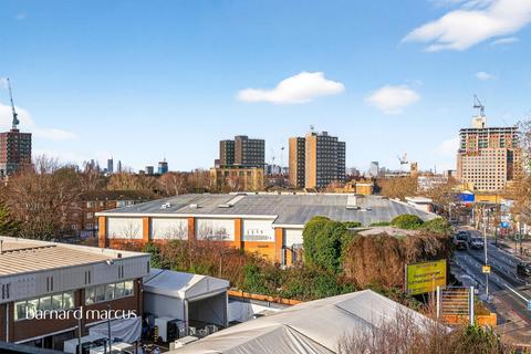 3 bedroom flat for sale, Old Kent Road, LONDON
