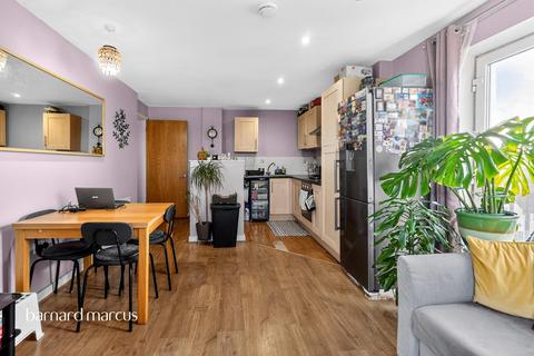 3 bedroom flat for sale, Old Kent Road, LONDON