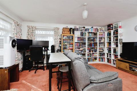 2 bedroom detached bungalow for sale, Went Hill Gardens, Eastbourne