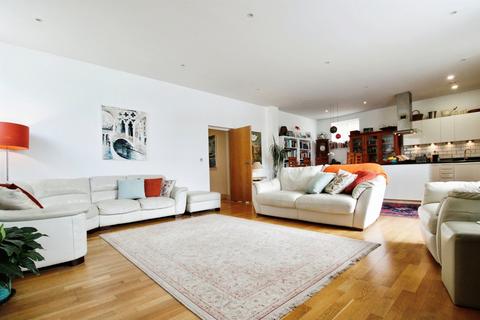 3 bedroom flat for sale, Hayes Road, Sully, PENARTH